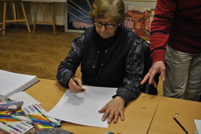 Seniorzy na wystawie i warsztatach